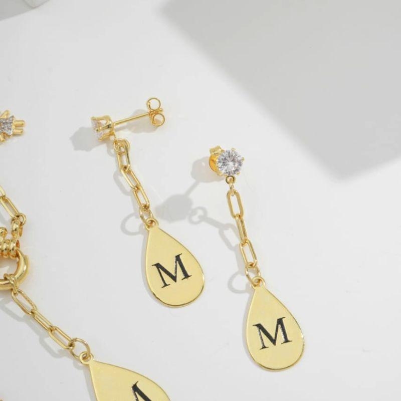 BRINCO PERSONALIZADO COM PLAQUINHA GOTA