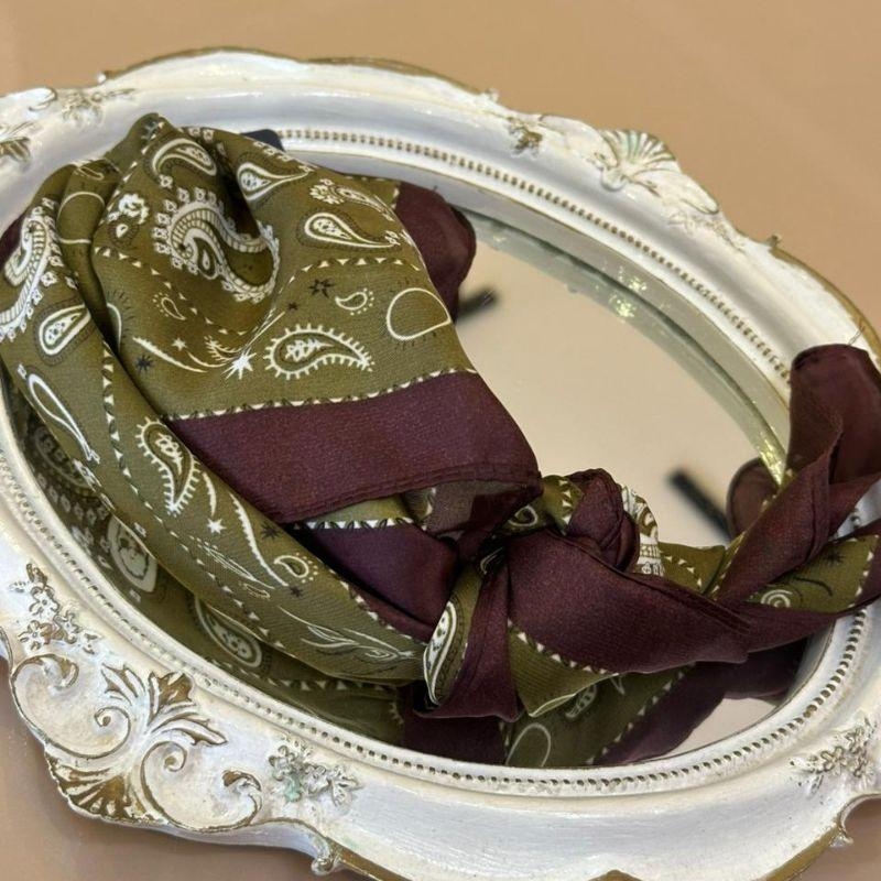 LENÇO ESTAMPADO MARROM E VERDE