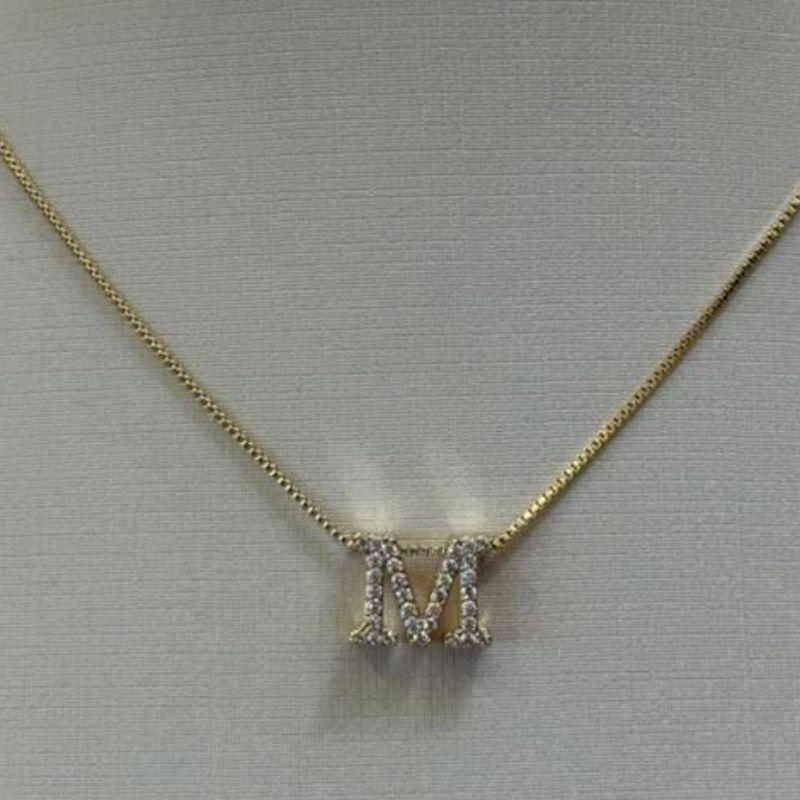 PINGENTE INICIAL CRAVEJADA LETRA M