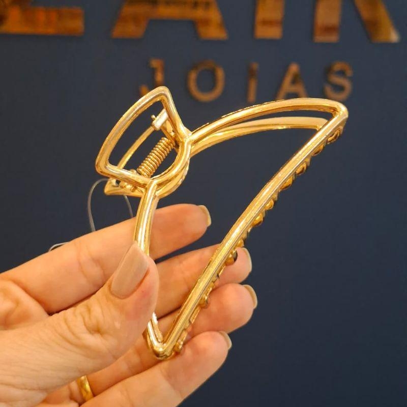 PIRANHA METAL DOURADA TRIANGULAR