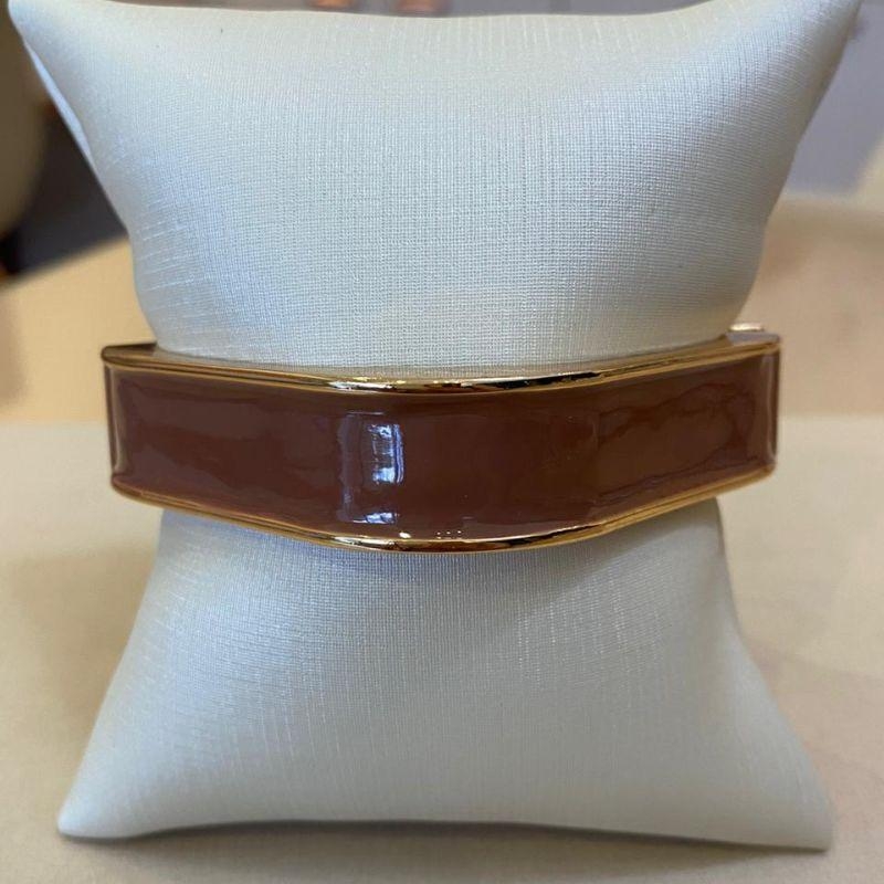 BRACELETE QUADRADO RESINADO MARROM