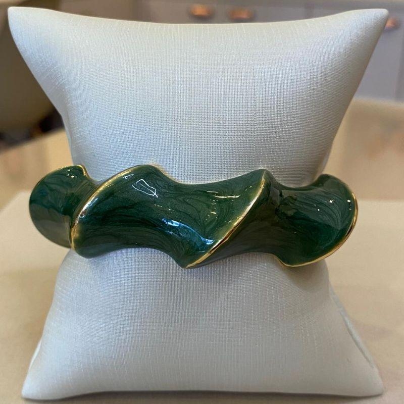 BRACELETE RESINADO ONDULADO VERDE PEROLADO