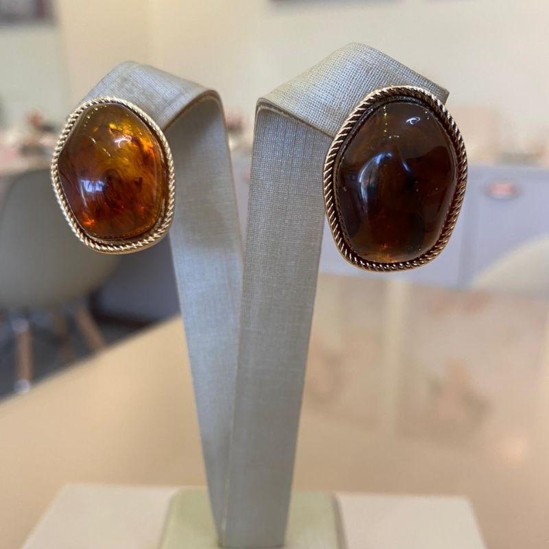 BRINCO OVAL CARAMELO