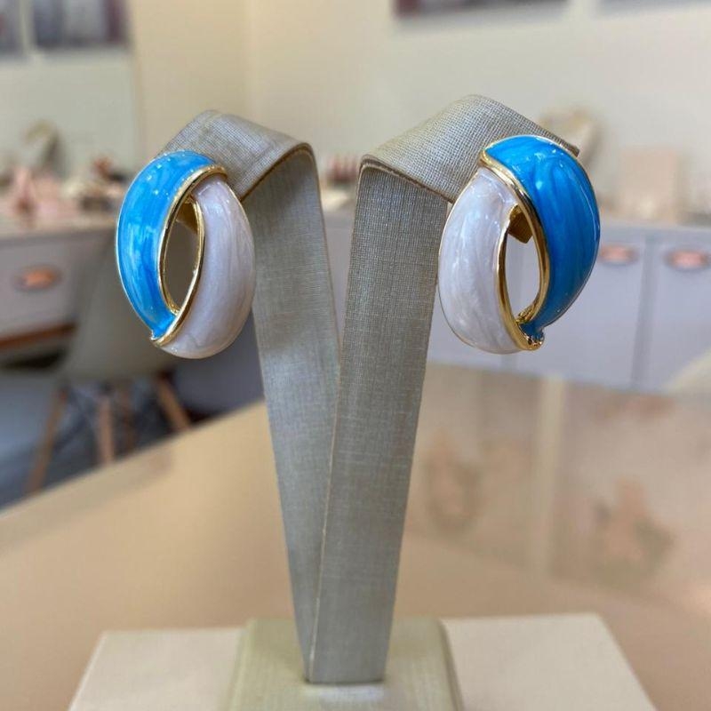 BRINCO RESINADO AZUL E BRANCO