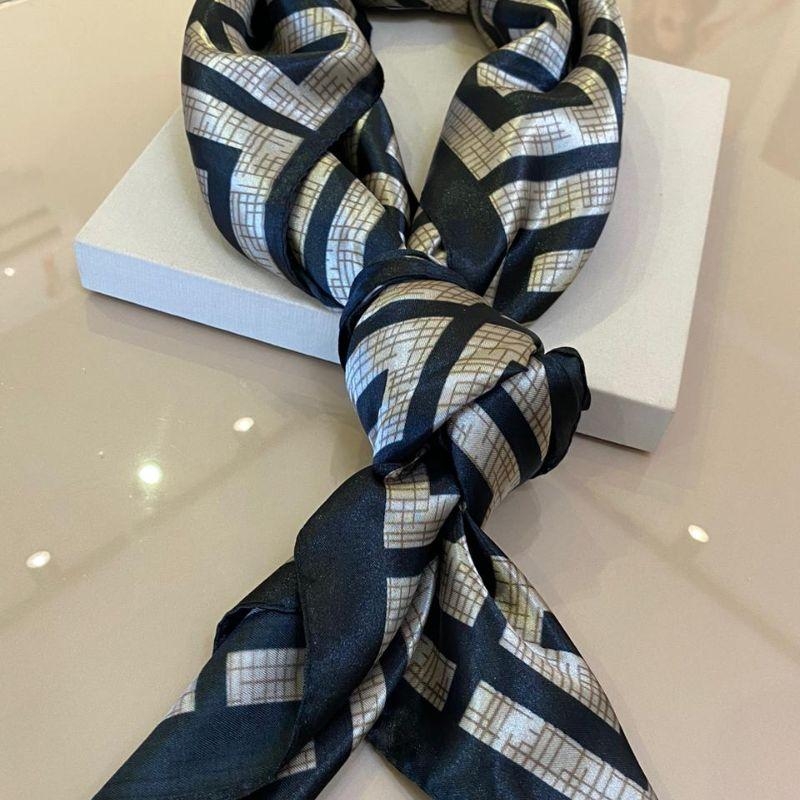 LENÇO PRETO E NUDE 90X90CM