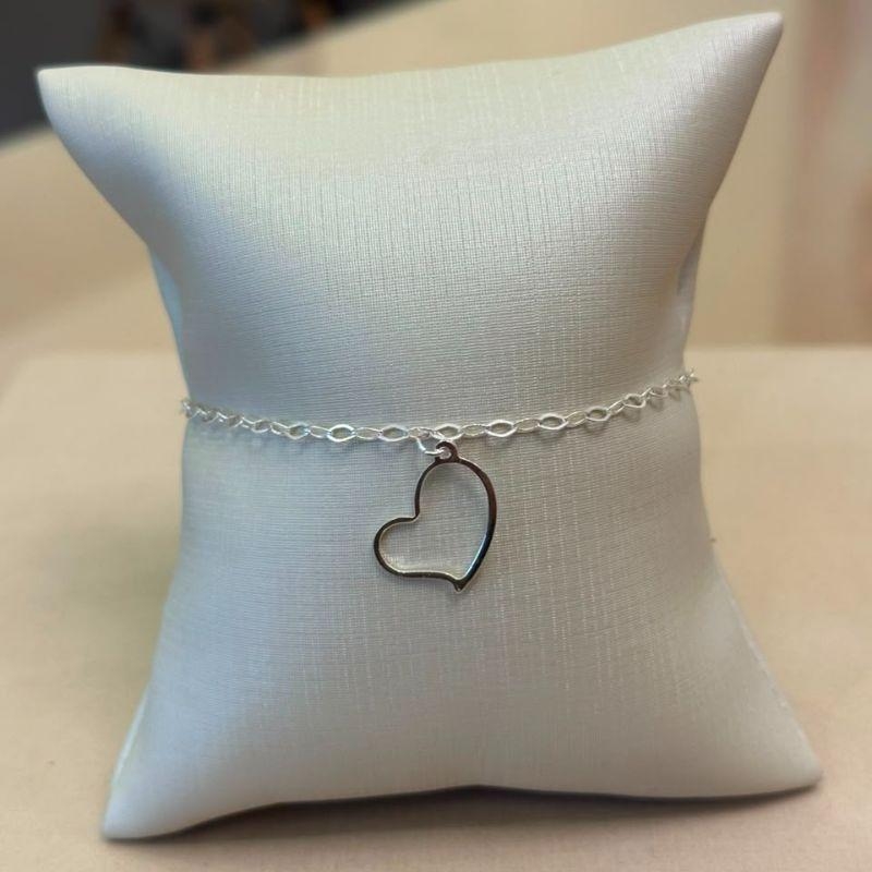 PULSEIRA PRATA PINGENTE CORAÇÃO VAZADO