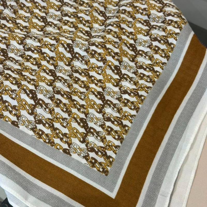 LENÇO CINZA E CARAMELO 70X70