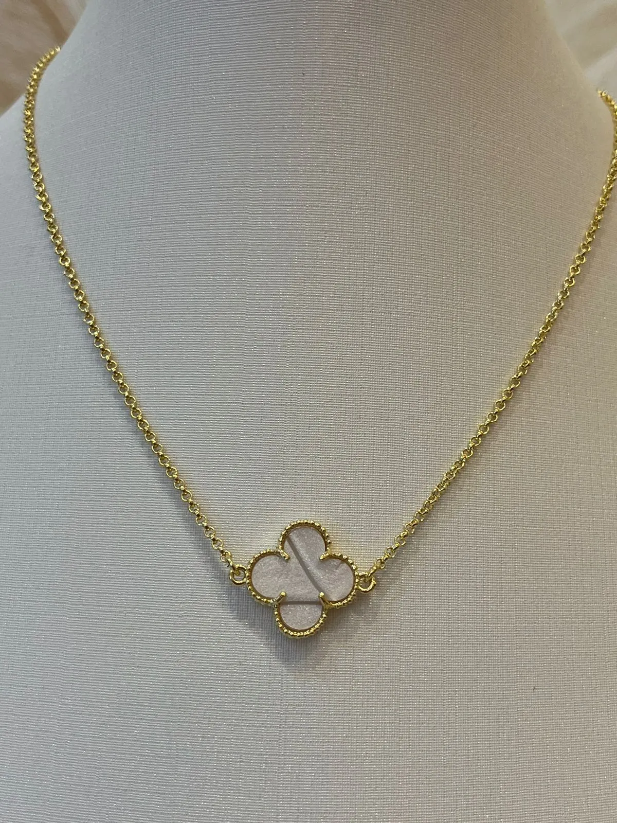 CHOKER 1 TREVO MADREPÉROLA