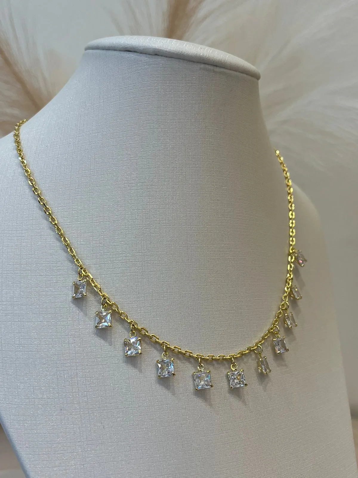 CHOKER CARTIER DELICADA COM ZIRCONIAS BRANCAS