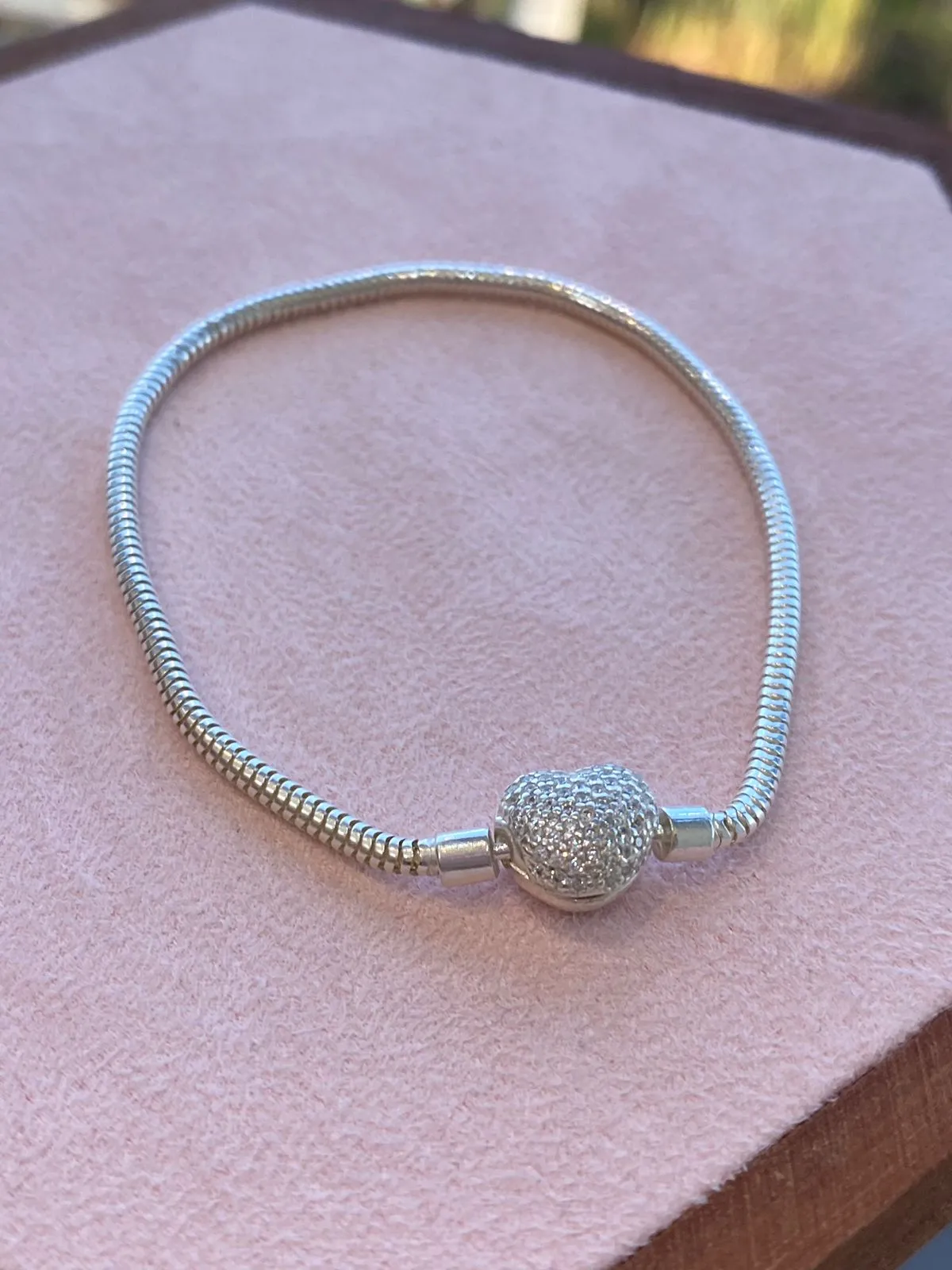 PULSEIRA PRATA PANDORA CORAÇÃO CRAVEJADO