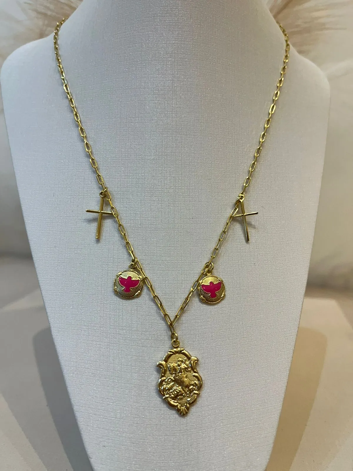 CHOKER MEDALHAS COM RESINA PINK