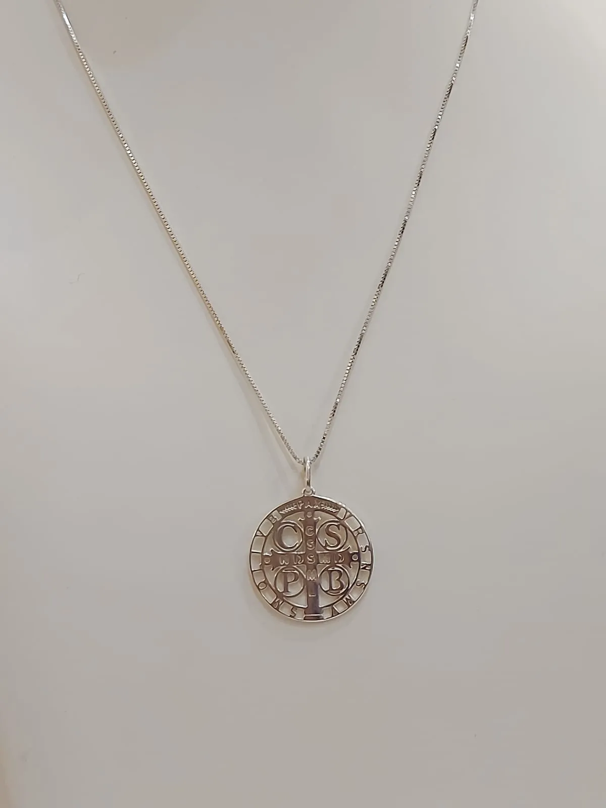 COLAR PRATA MANDALA SÃO BENTO