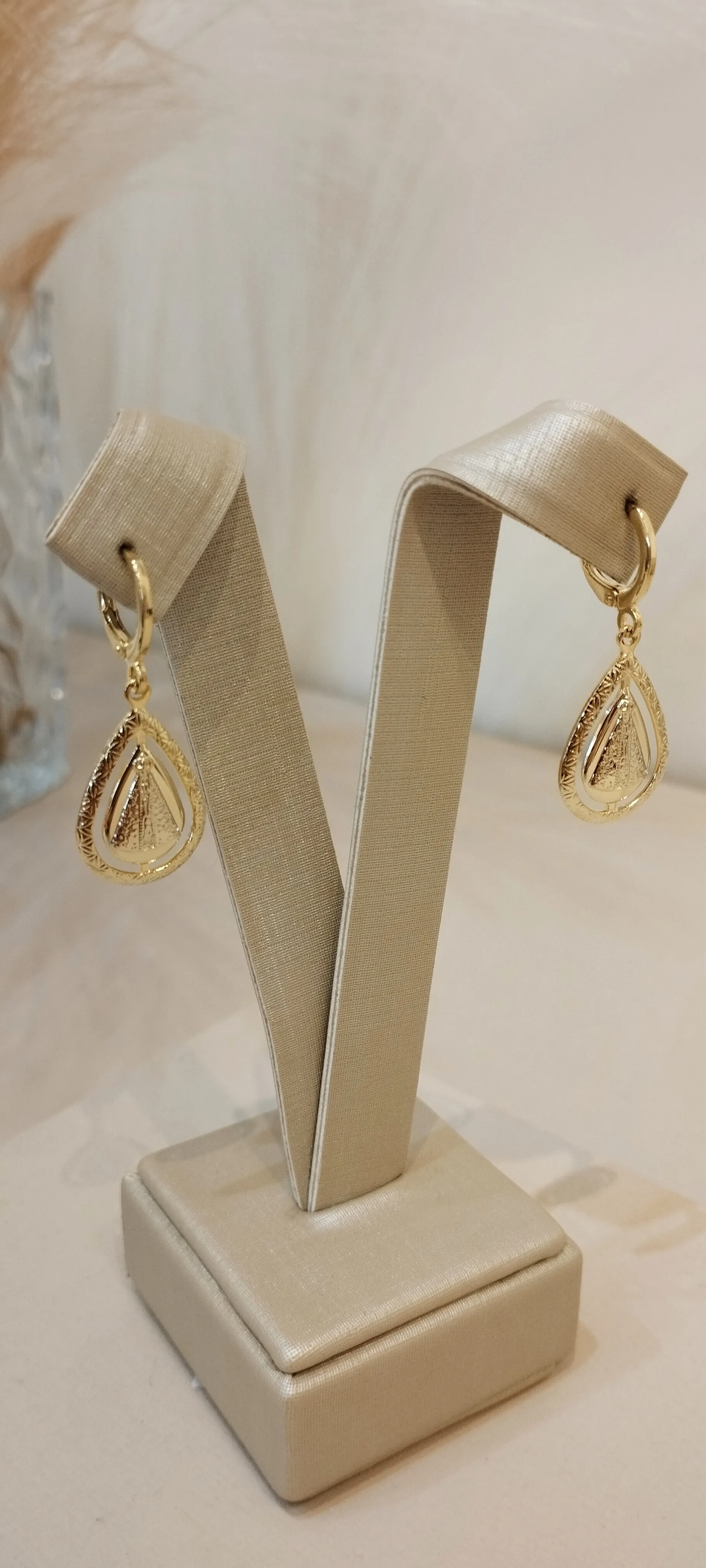 BRINCO ARGOLA NOSSA SENHORA GOTA