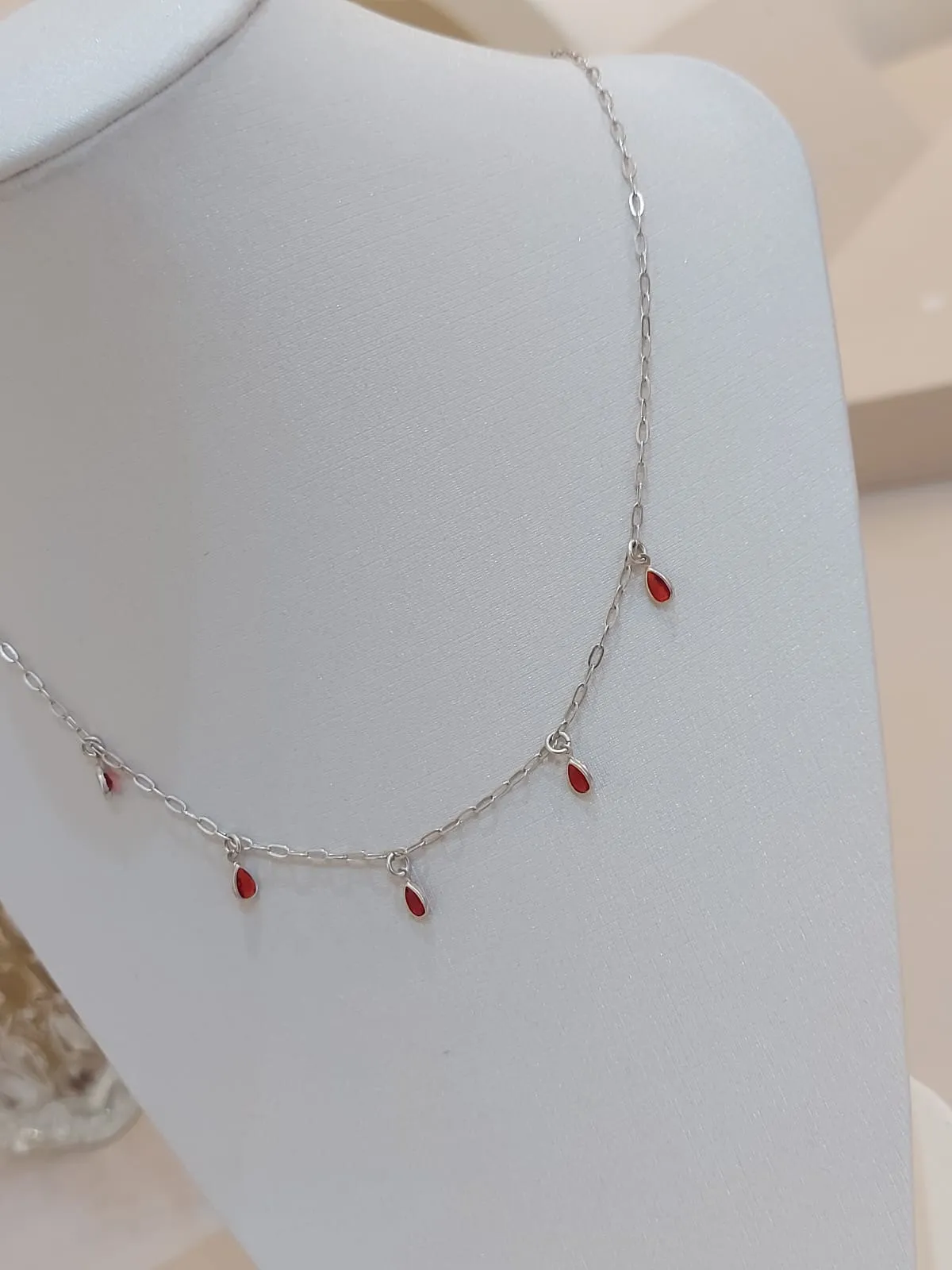 CHOKER PRATA GOTAS VERMELHAS