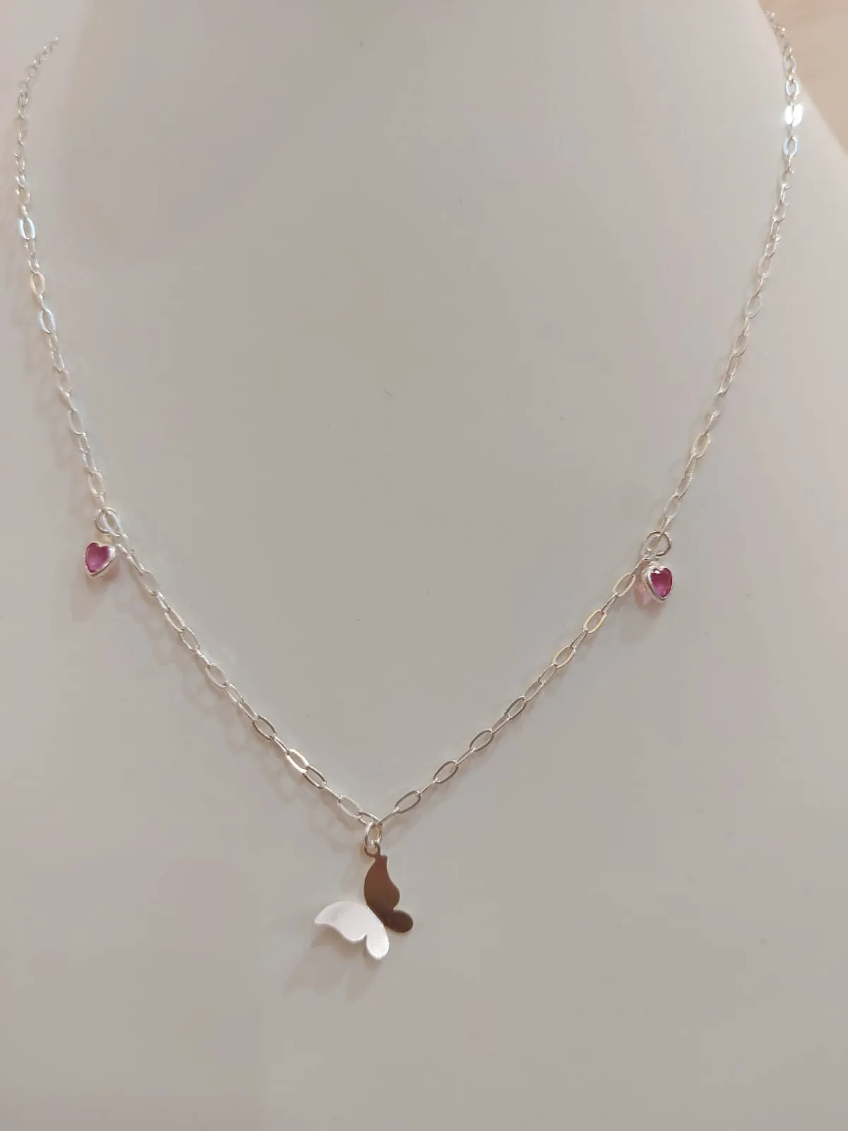 CHOKER PRATA BORBOLETA E ZIRCÔNIAS ROSAS
