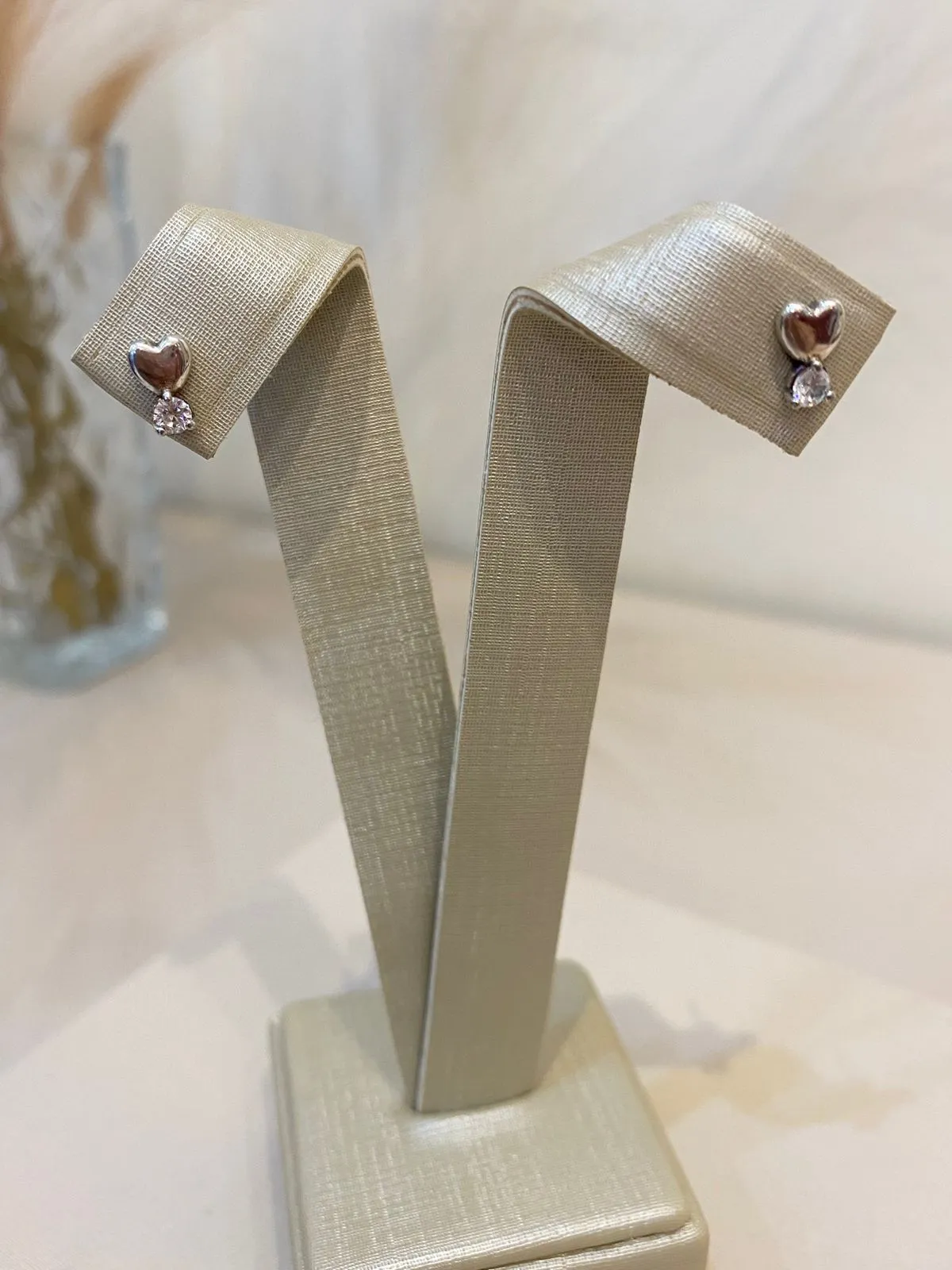 BRINCO PRATA CORAÇÃO MINI E ZIRCÔNIA