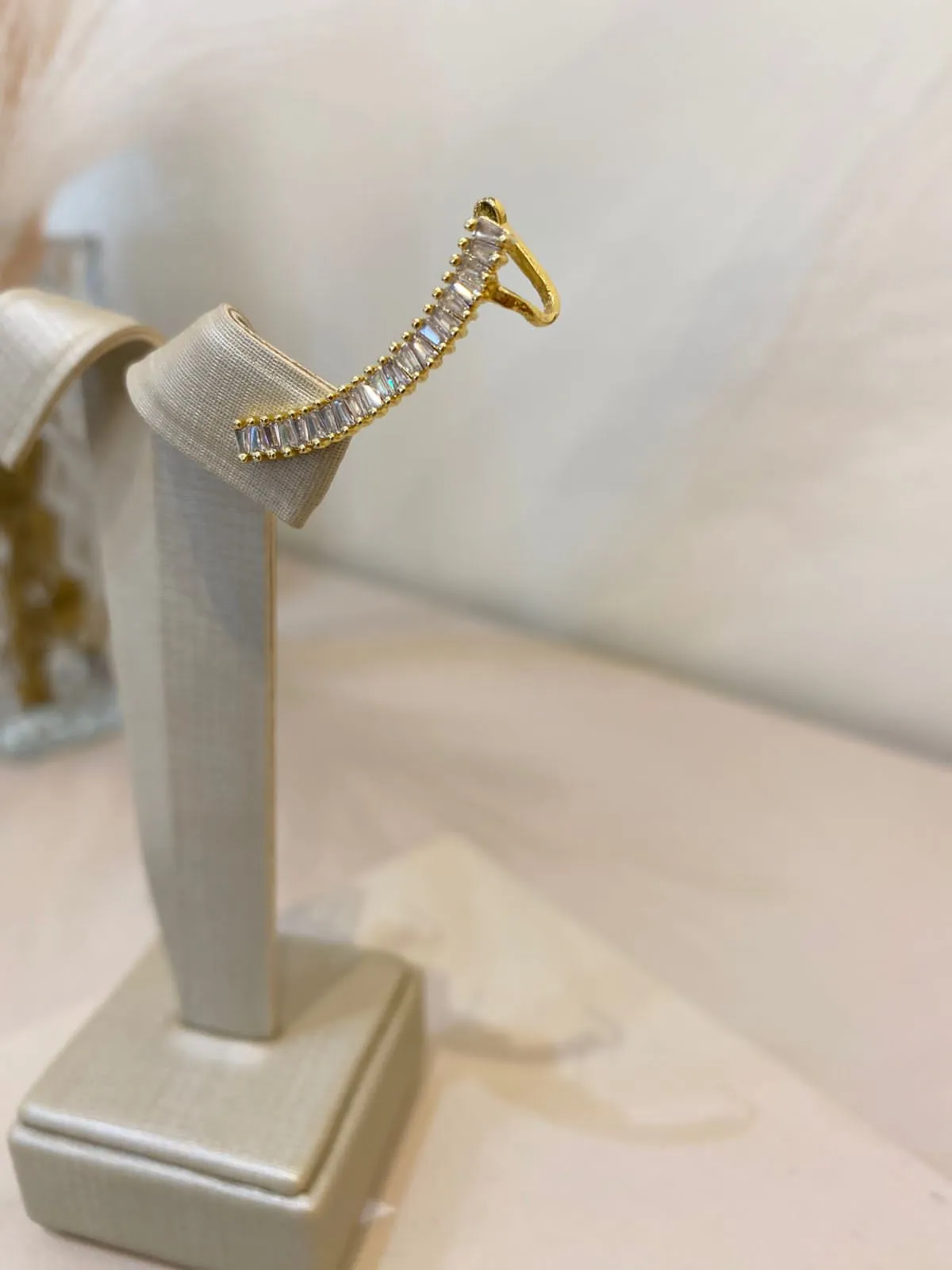 EARCUFF ZIRCONIAS RETAS