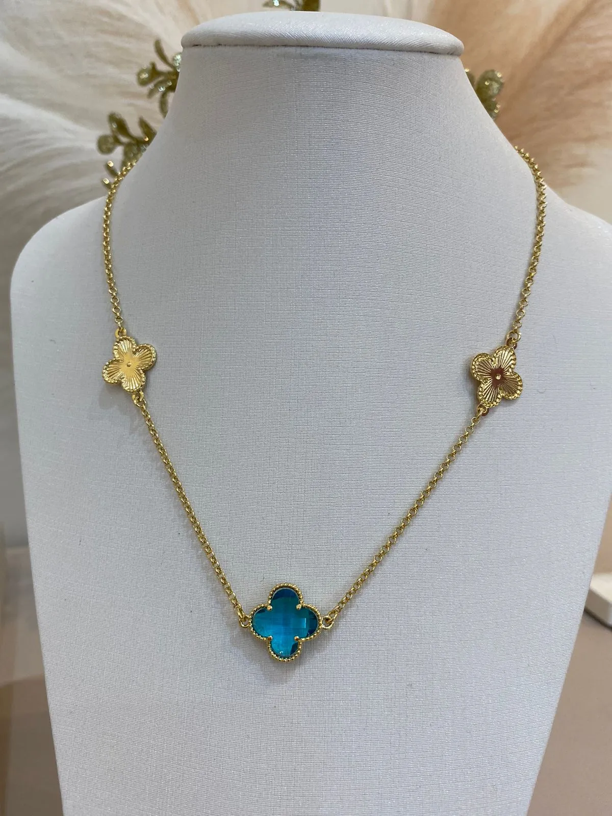 CHOKER TREVO AZUL E DOURADO
