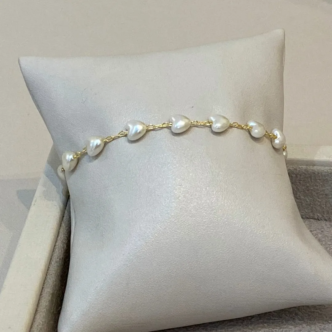 PULSEIRA PÉROLA CORAÇÃO E FECHO BOIA