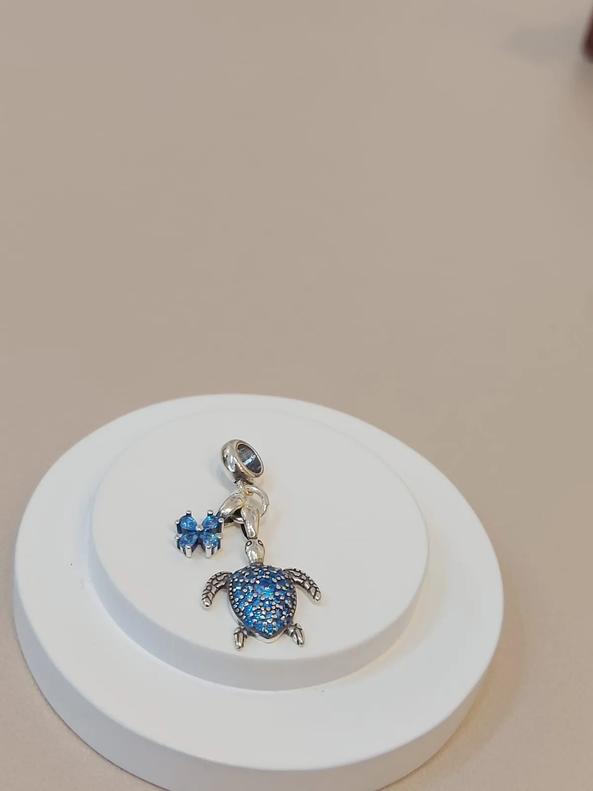 BERLOQUE PRATA TARTARUGA AZUL CRAVEJADA