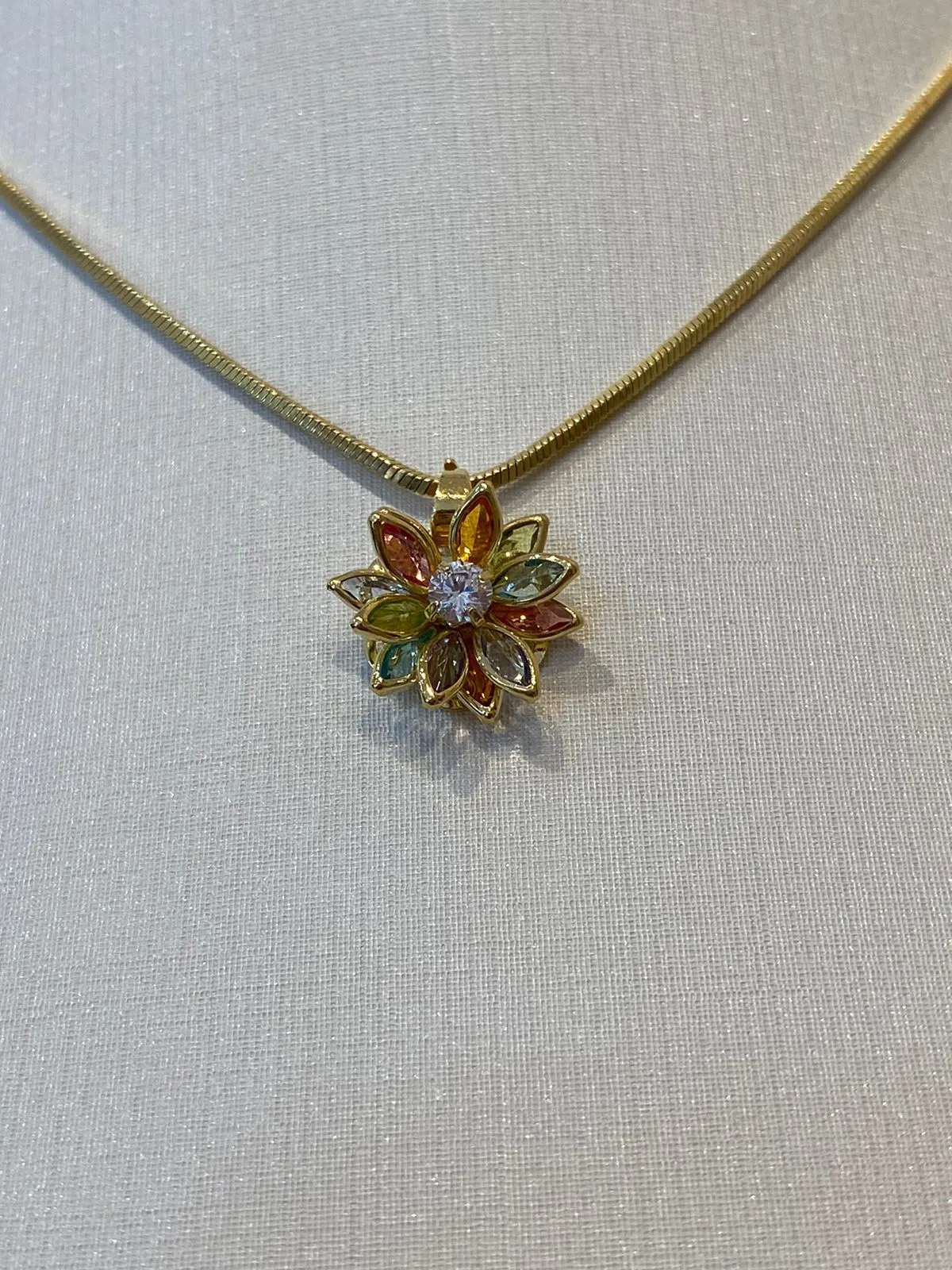 PINGENTE FLOR PÉTALAS PONTIAGUDAS COLORIDAS