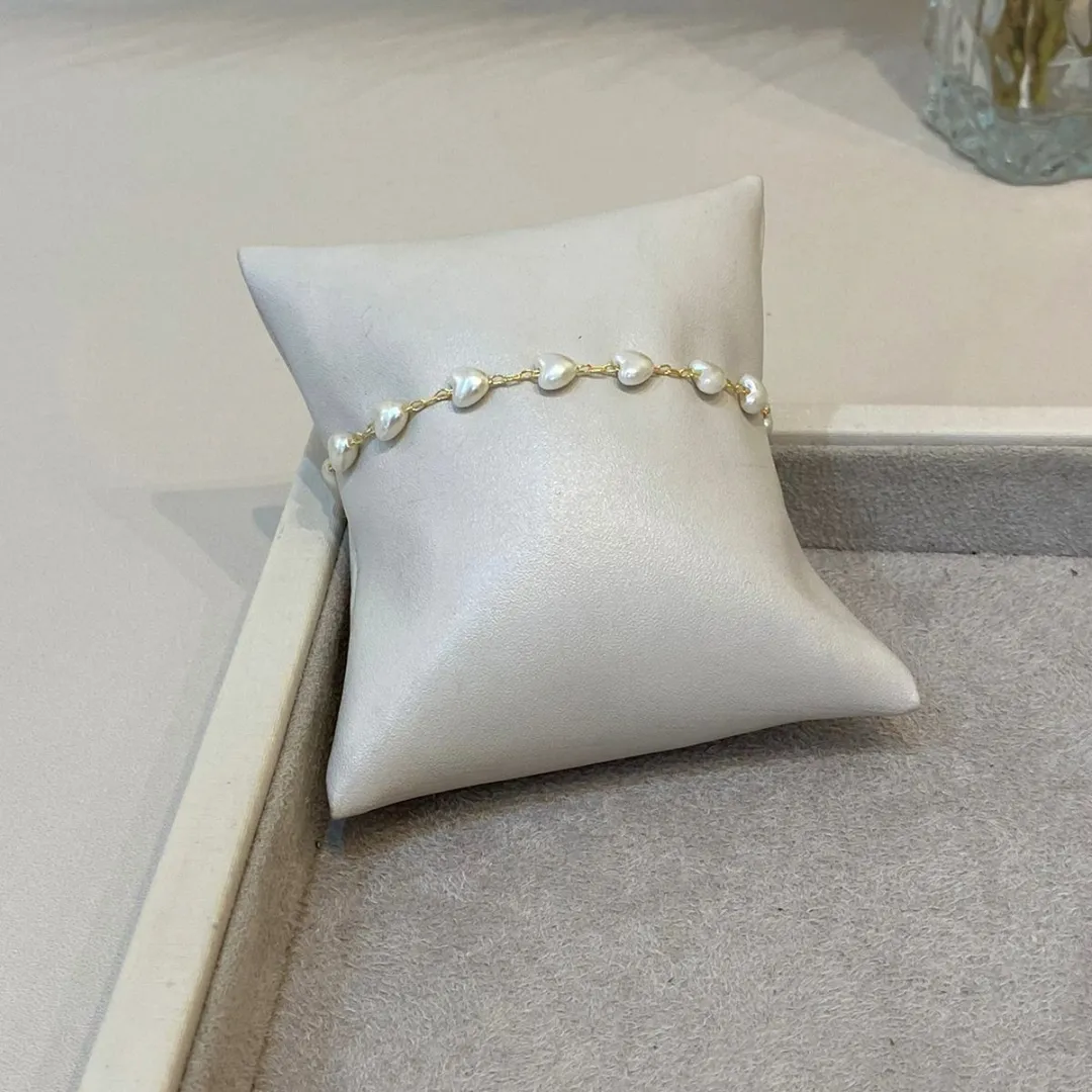 PULSEIRA PÉROLA CORAÇÃO E FECHO BOIA