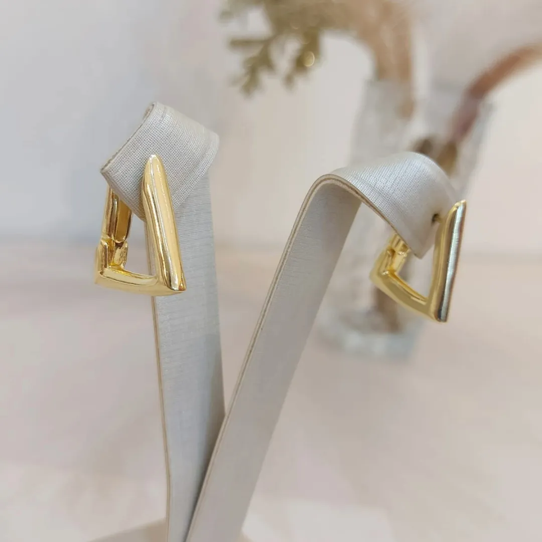 ARGOLA TRIANGULAR MODERNA P