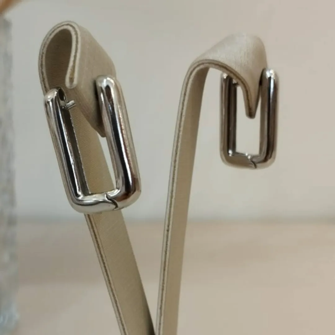 ARGOLA QUADRADA ABAULADA M