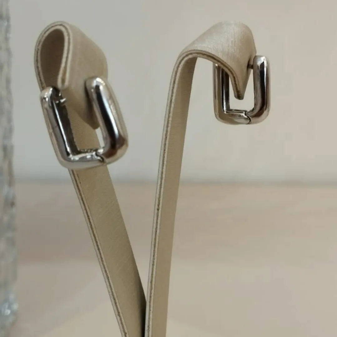ARGOLA QUADRADA ABAULADA P
