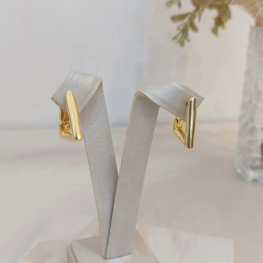 ARGOLA TRIANGULAR MODERNA P