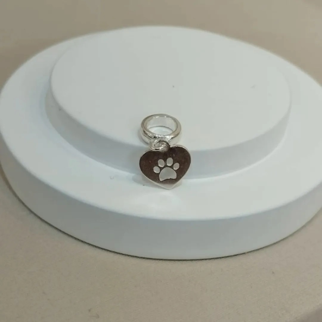 BERLOQUE PRATA CORAÇÃO PATA DE CACHORRO