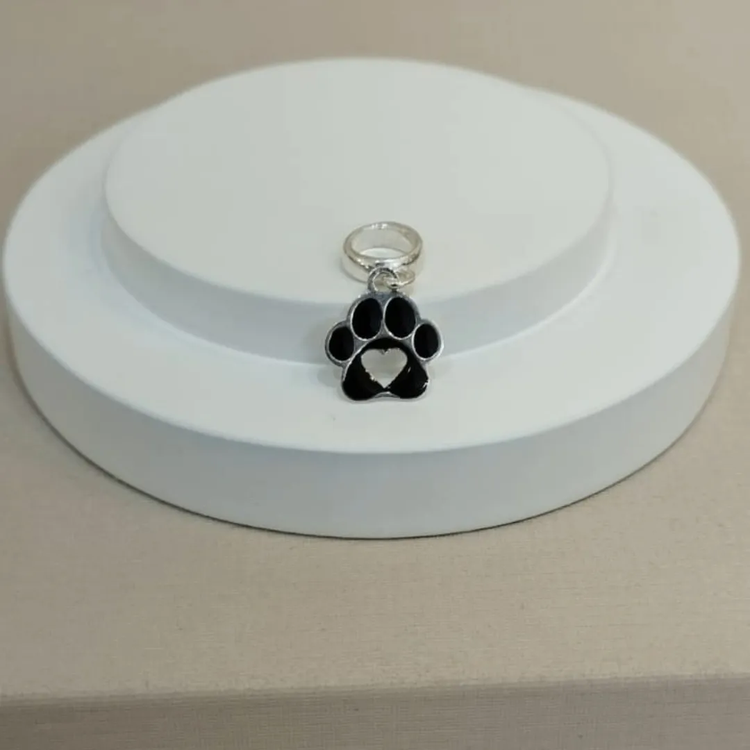 BERLOQUE PRATA PATA DE CÃO RESINADO