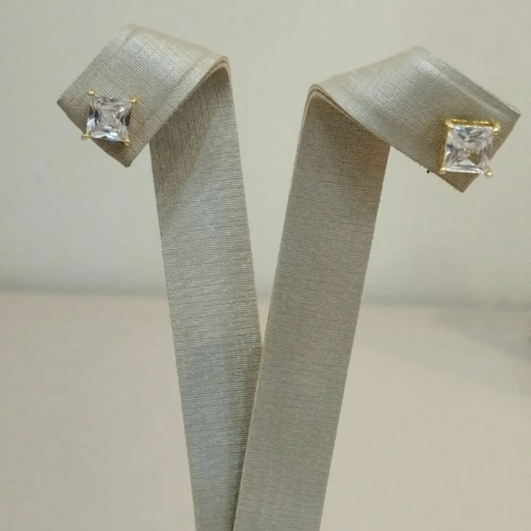 BRINCO QUADRADO ZIRCONIA CRISTAL P