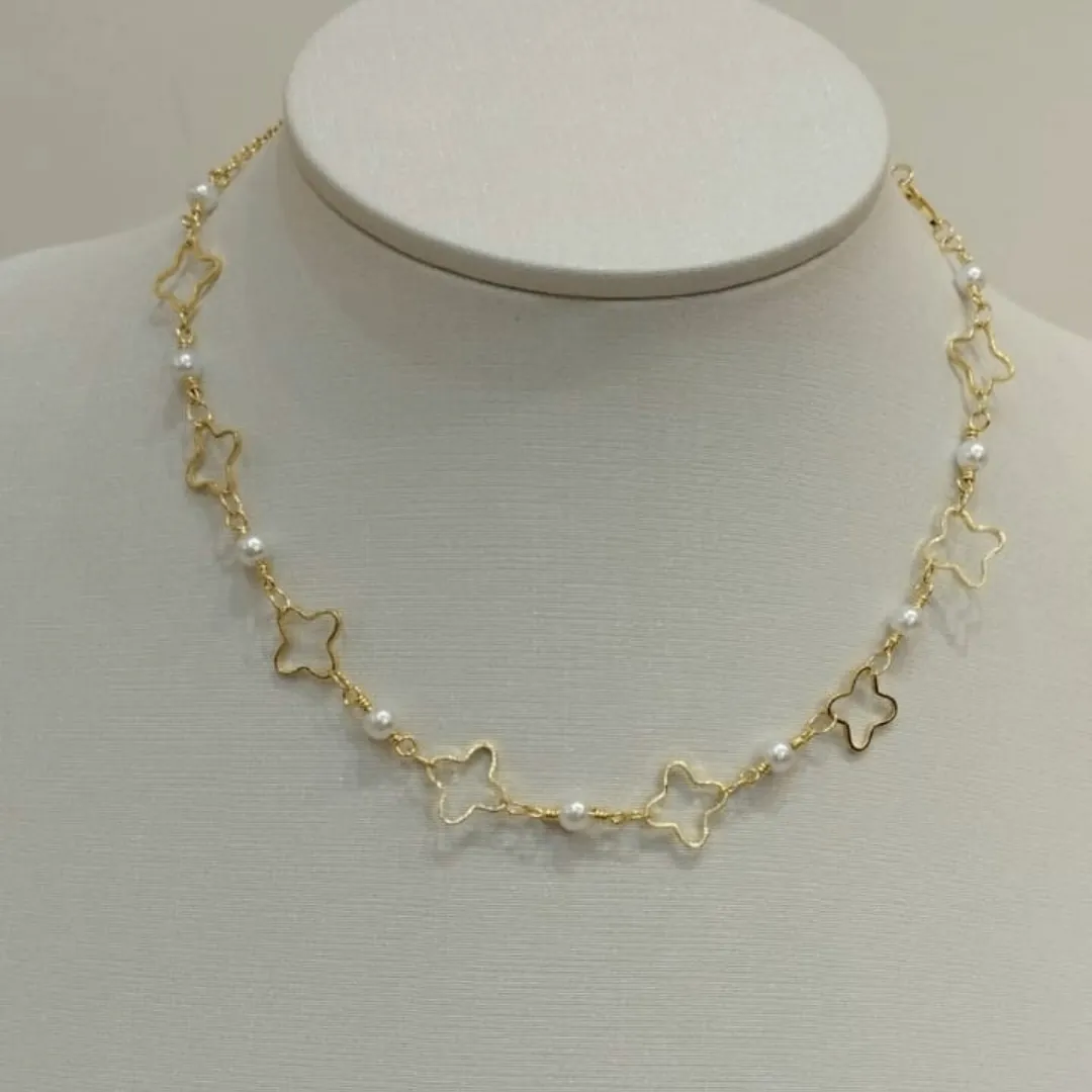 CHOKER TREVO VAZADO E PRÉOLAS DELICADAS