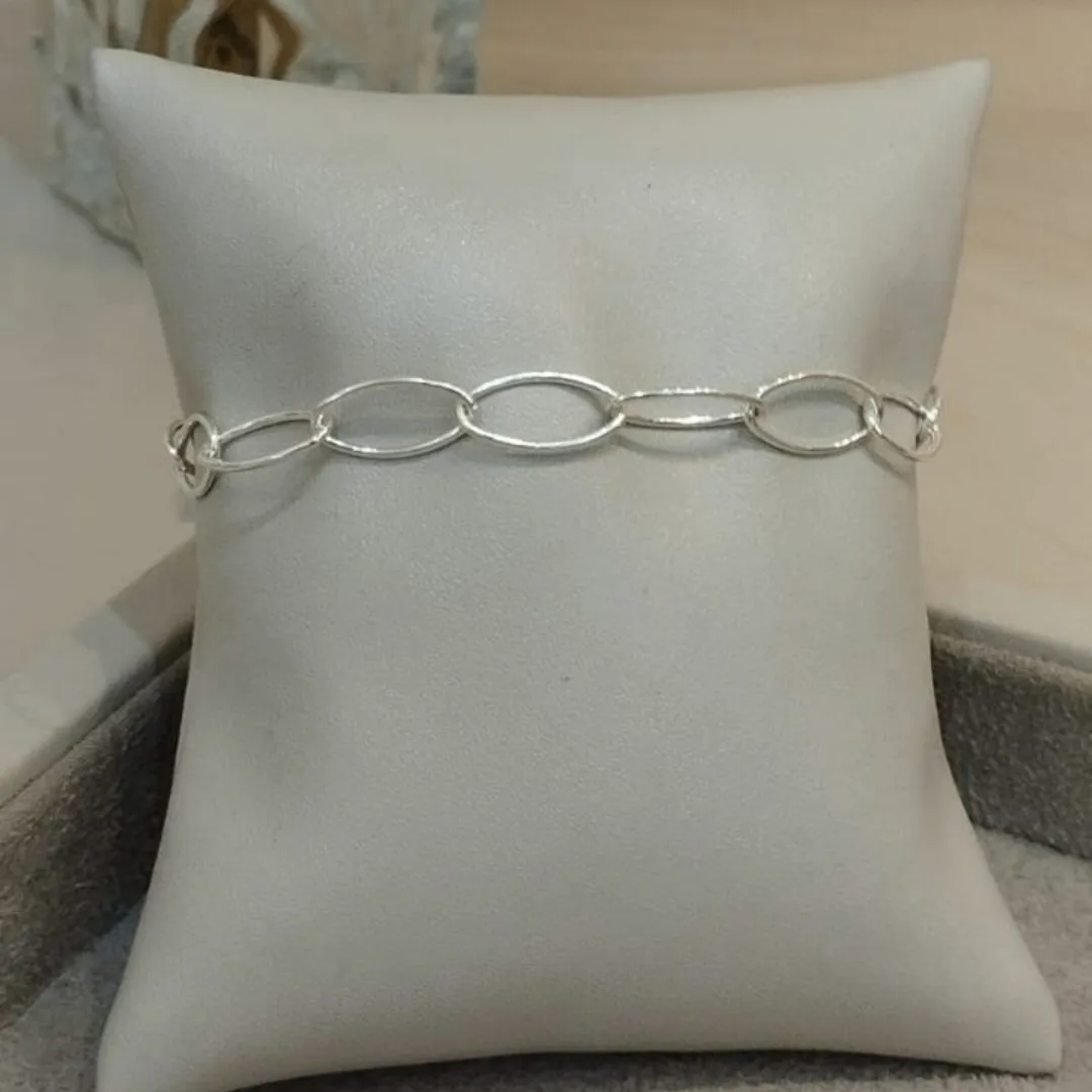 PULSEIRA PRATA ELOS OVAIS