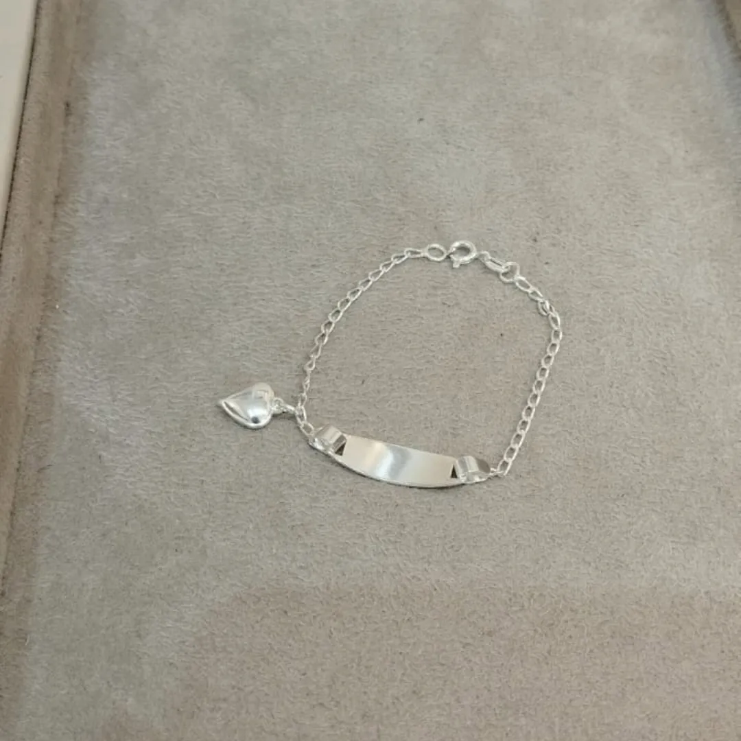 PULSEIRA PRATA PLAQUINHA E PINGENTE CORAÇÃO