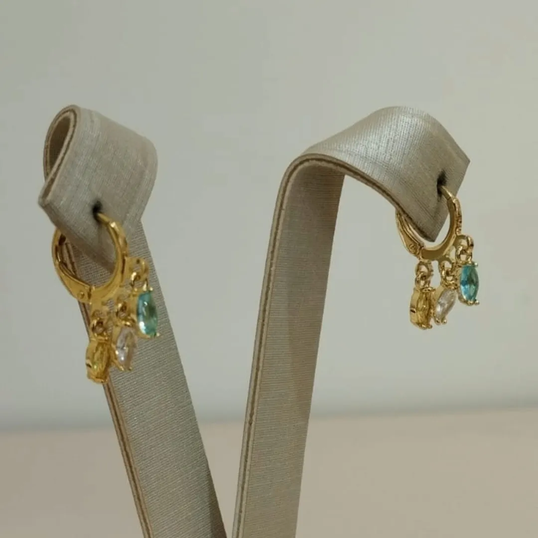 ARGOLA NAVETES AZUL BEBÊ, CRISTAL E AMARELO