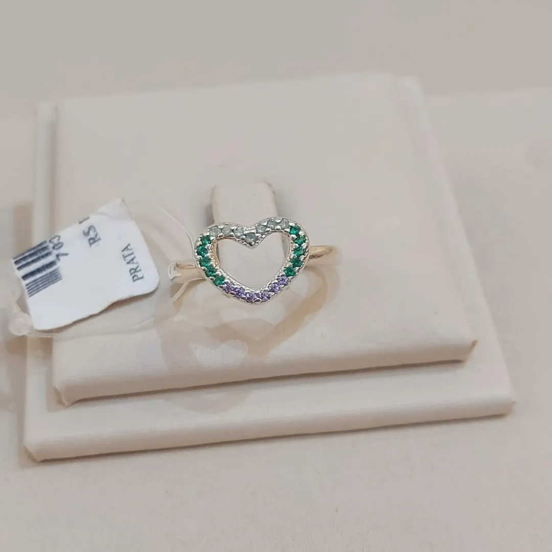 ANEL PRATA CORAÇÃO CRAVEJADO VERDE/LILÁS/AZUL
