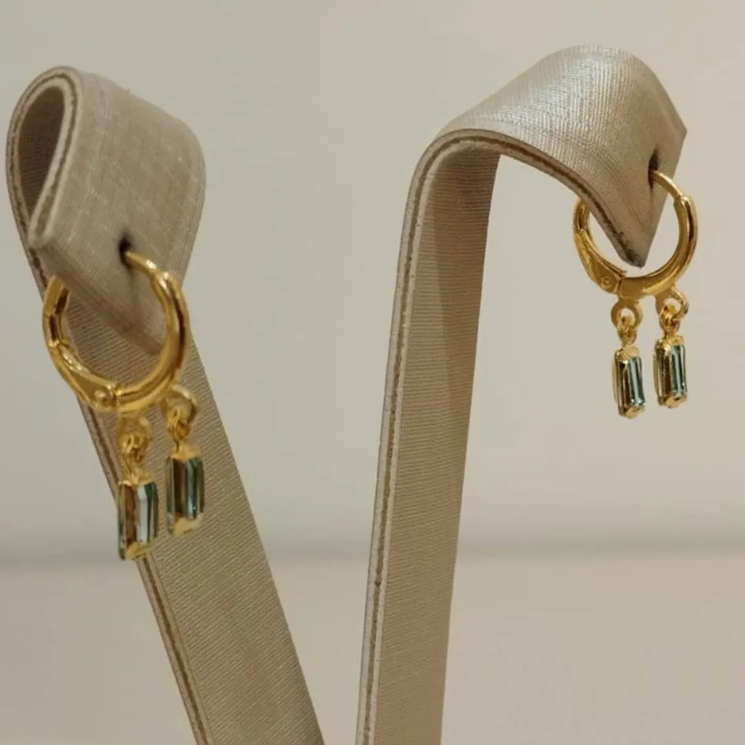 ARGOLA DUAS ZIRCONIAS RETANGULARES VERDES