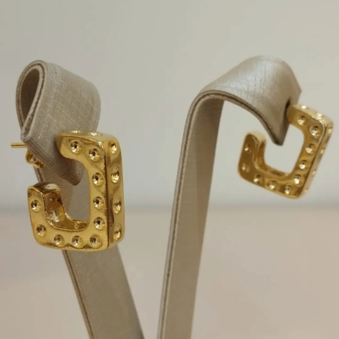 ARGOLA QUADRADA DETALHES