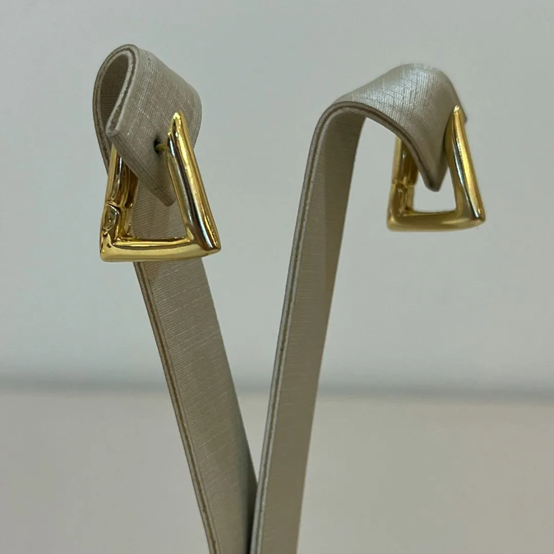 ARGOLA TRIANGULAR
