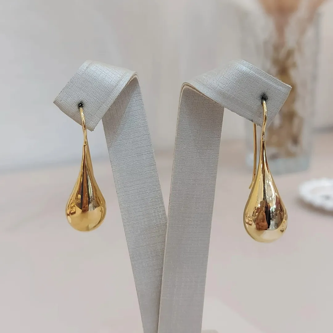 BRINCO GANCHO GOTA DOURADA