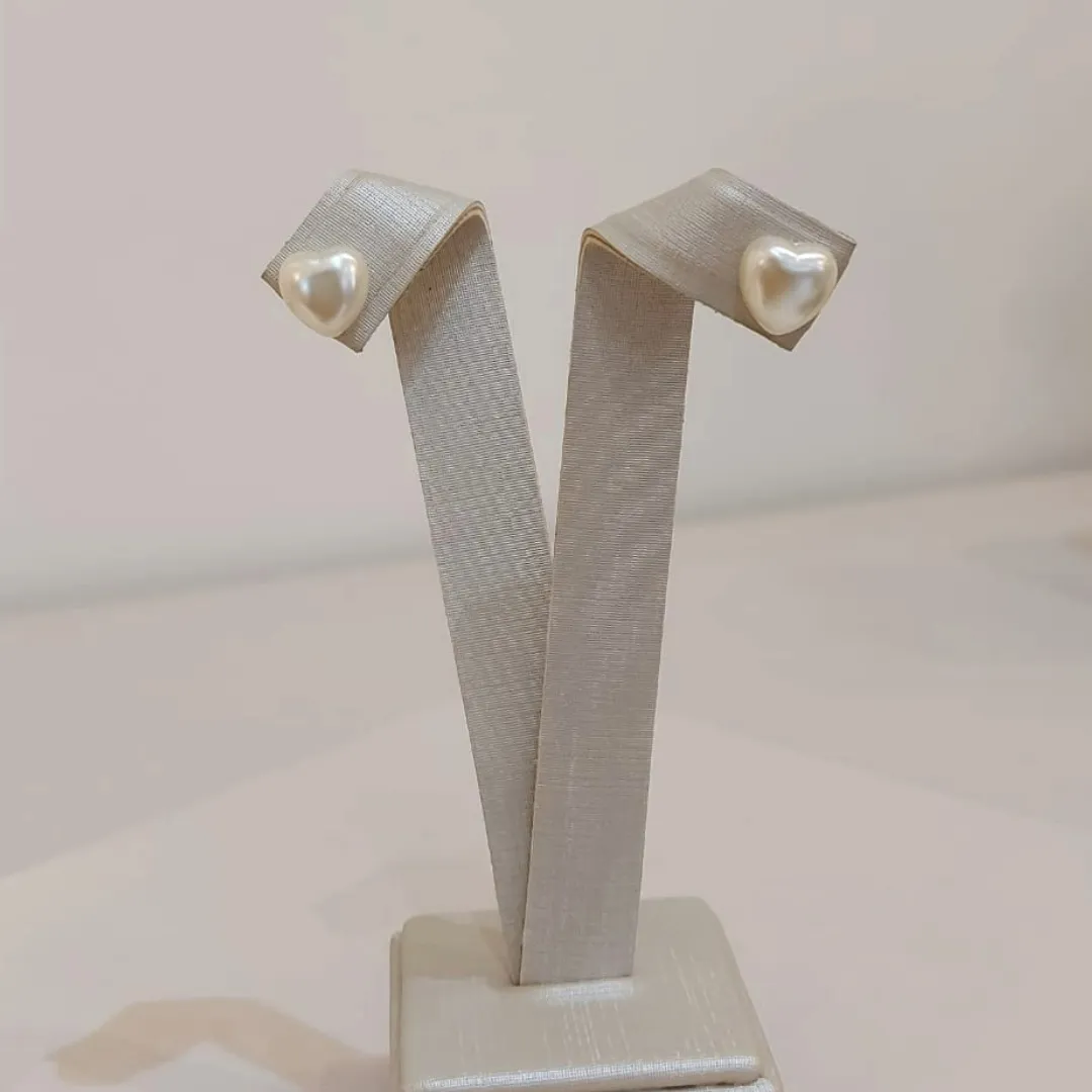 BRINCO PÉROLA CORAÇÃO