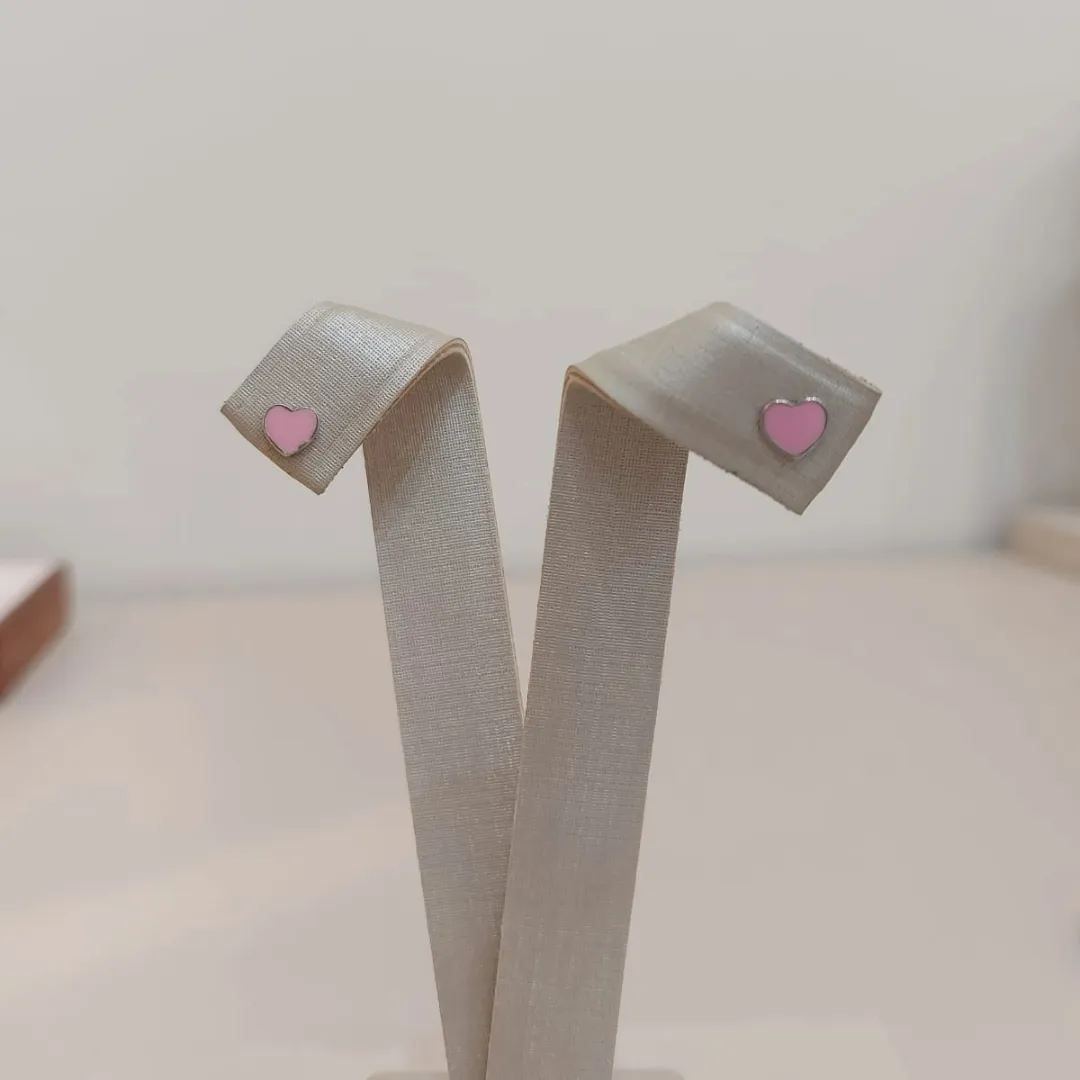 BRINCO PRATA CORAÇÃO ROSA M