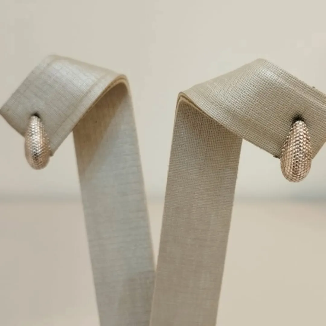 BRINCO PRATA GOTA DETALHES MINI