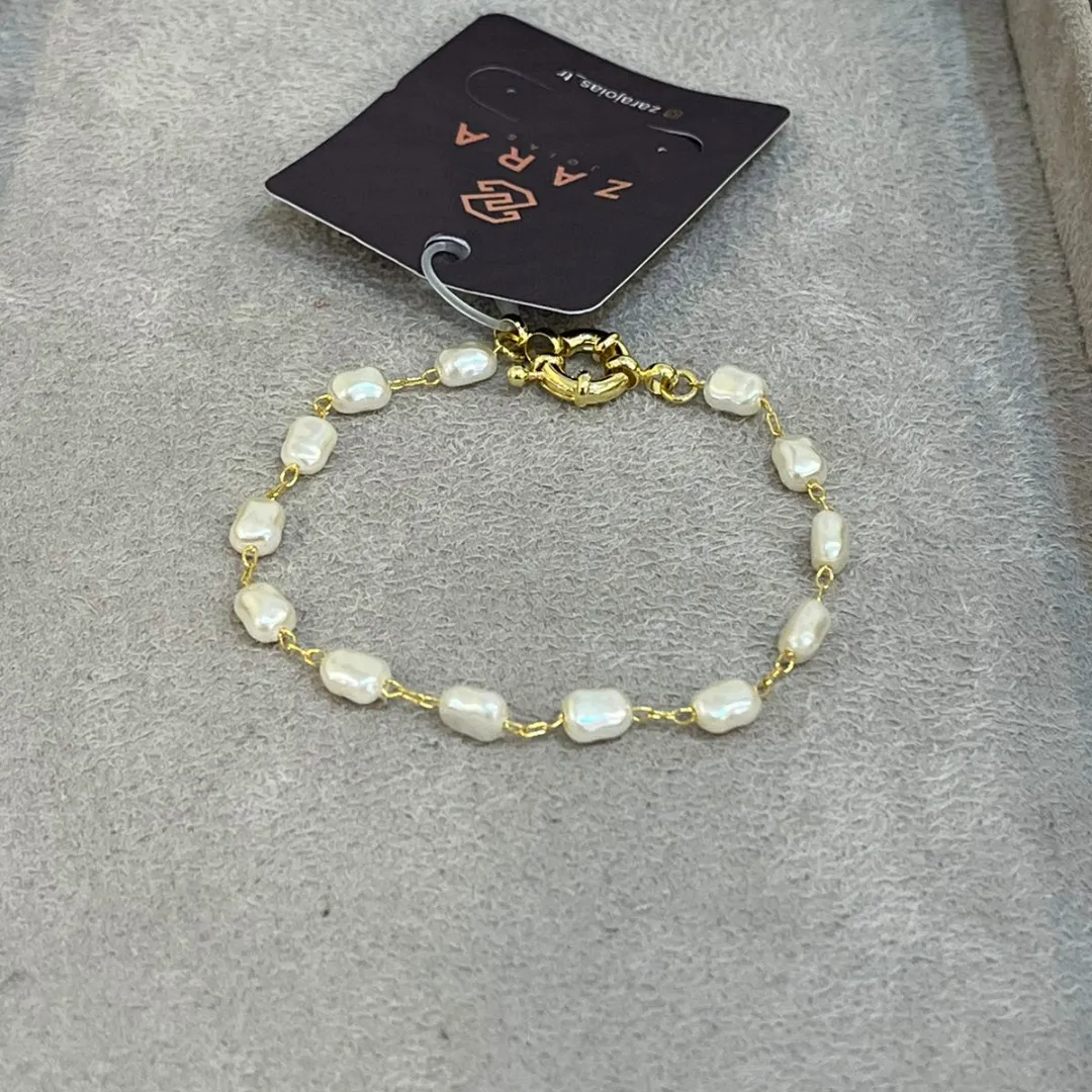 PULSEIRA PÉROLA BARROCA DELICADA COM FECHO BOIA