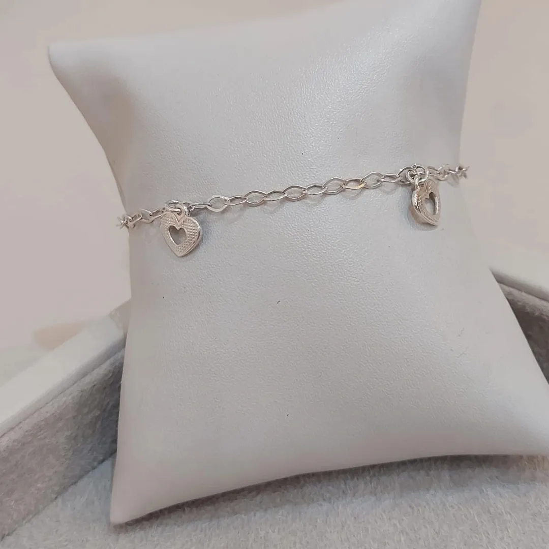 PULSEIRA PRATA CORAÇÕES PINGENTES