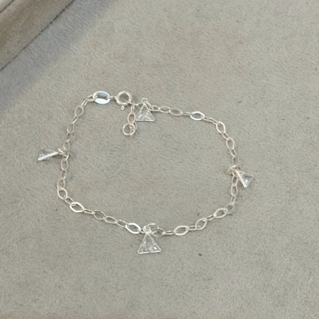 PULSEIRA PRATA ZIRCÔNIAS TRIÂNGULOS