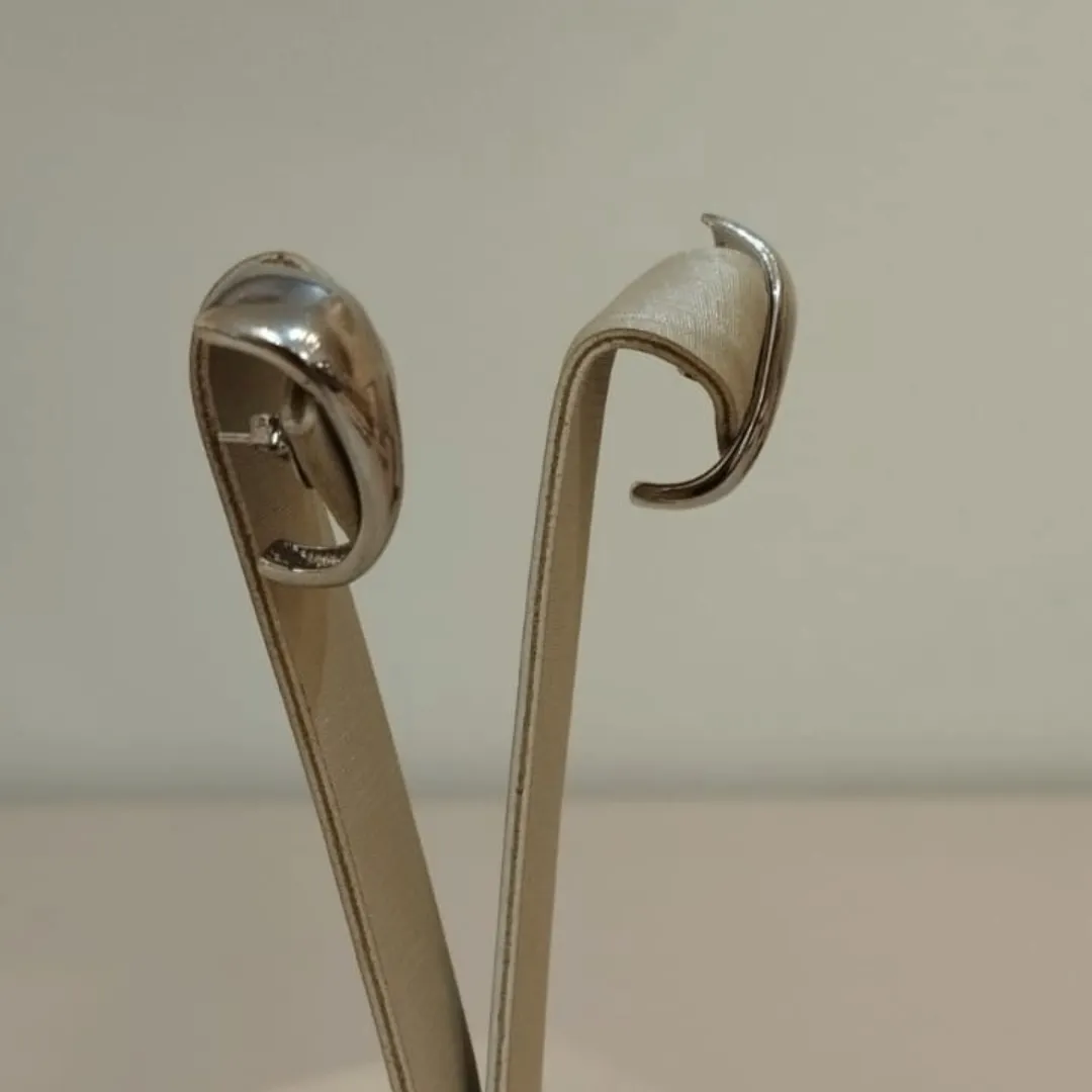 BRINCO EAR HOOK LISO