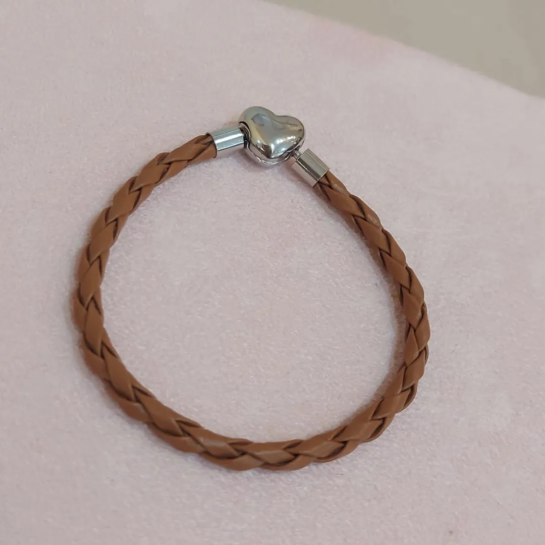 PULSEIRA PANDORA COURINO MARROM